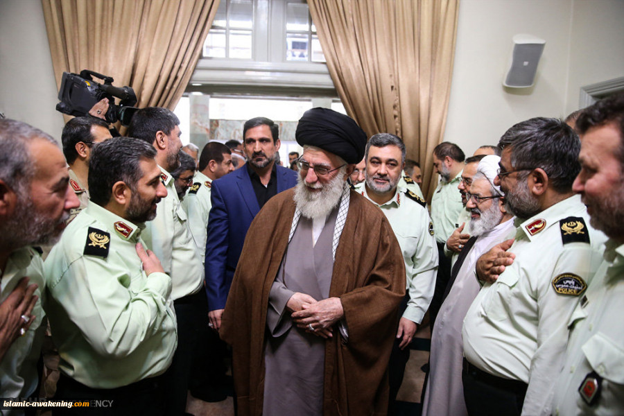 قائد الثورة الاسلامیة یستقبل قادة الشرطة الایرانیة  2