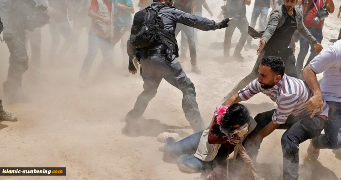 الفلسطينيون يتجهزون للمشاركة في جمعةموحدون من أجل إسقاط الصفقة وكسرالحصار