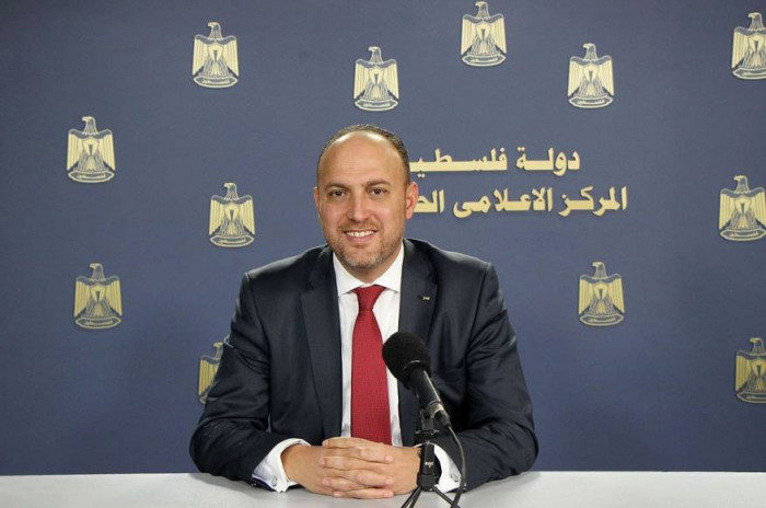 أمریکا ألغت تأشیرات عائلتی وأغلقت الحسابات المصرفیة