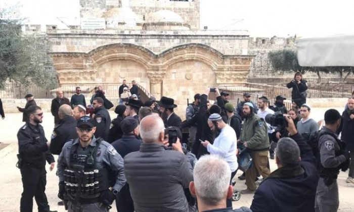 عشرات المستوطنین یقتحمون المسجد الأقصى الیوم ـ (صور وفیدیو)