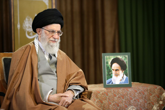 قائد الثورة یهنئ الشعب الایرانی بالعام الایرانی الجدید ویسمیه بعام ازدهار الانتاج 