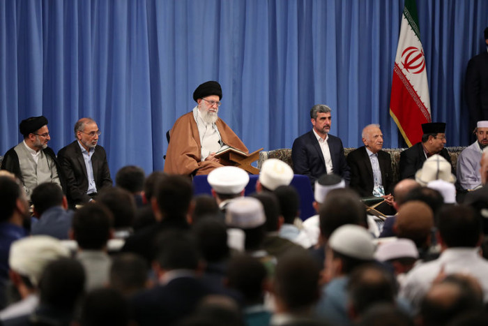 بسیاری از سران کشورهای عربی دنباله‌روی کفار شدند