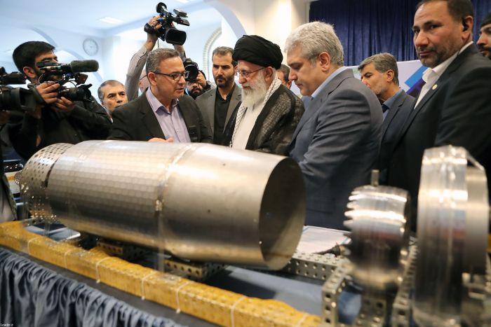 Leader visits exhibition of knowledge-based companies in Tehran