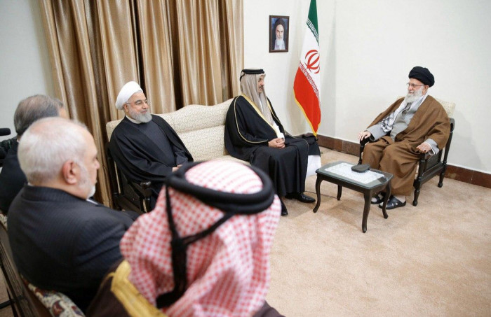 قائد الثورة الإسلامیة یستقبل أمیر قطر
