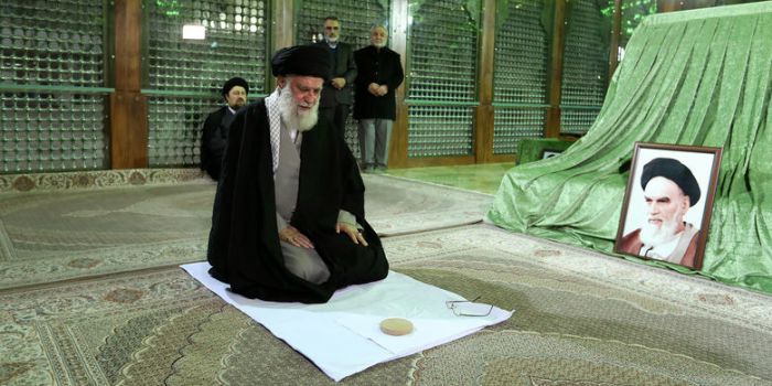 Leader pays tribute to Imam Khomeini on anniv. of Islamic Revolution