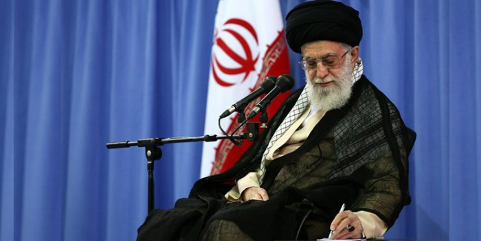 قائد الثورة الاسلامیة یوافق على منح لقب شهید الخدمة لمن یتوفى من الطاقم الطبی جراء کورونا