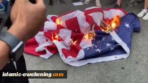 حرق العلم الأمریکی قرب البیت الأبیض بعد خطاب لترامب