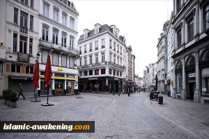 وقفة احتجاجیة أمام السفارة الأمریکیة فی بروکسل رفضاً للعقوبات الغربیة والأمریکیة ضد سوریة