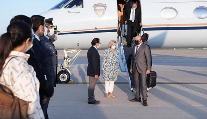 لتوقیع اتفاق العار .. وزیر خارجیة البحرین یصل واشنطن