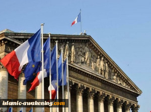 باریس: تواجه القوى السیاسیة اللبنانیة الاختیار بین التعافی وانهیار البلد