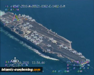 البحریة الإیرانیة تنشر صوراً لاعتراض حاملة طائرات أمیرکیة من قبل مسیرات 