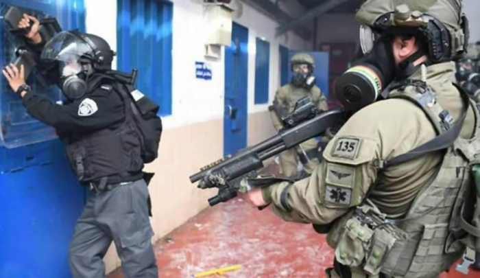 الأسرى الفلسطینیون فی سجن جلبوع یغلقون السجن بکامله.. والسبب؟