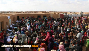 الدفاع الروسیة تعلن استئناف خروج النازحین السوریین من مخیم الرکبان