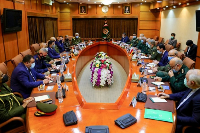 سلامی خلال لقائه وزیر الدفاع العراقی: حتماً سننتقم لدماء الشهید سلیمانی