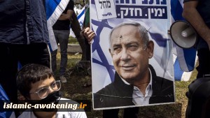 Netanyahu appears in court to answer corruption charges