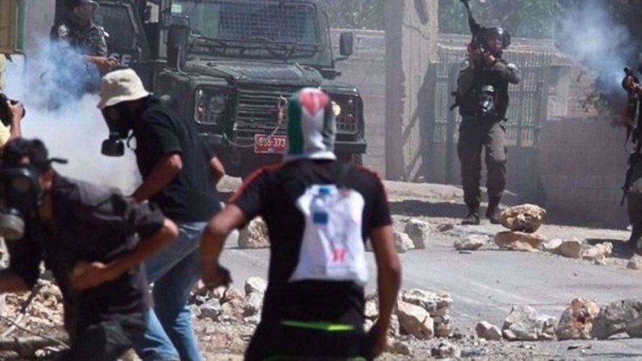 Israeli forces attack Palestinian protesters, al-Aqsa worshipers  2